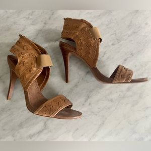 TORY BURCH Neutral Leather Sandel Heel - Size 8.5